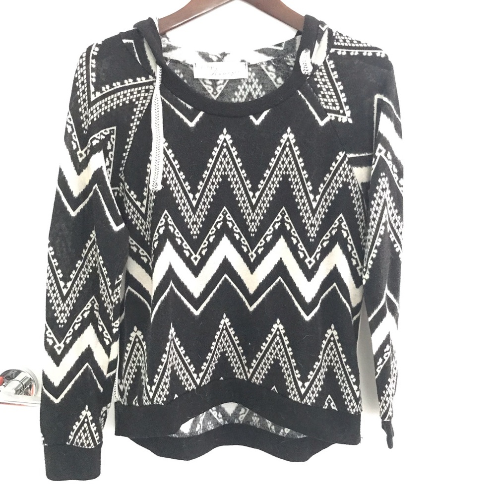 Black & white geometric print sweater (M)